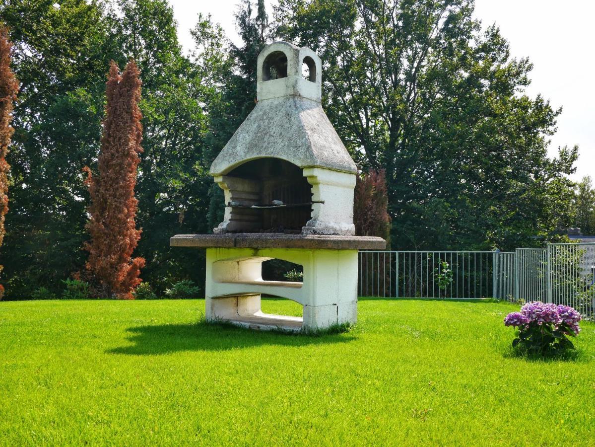 Landhaus Am See Von Robertville Вем Екстериор снимка