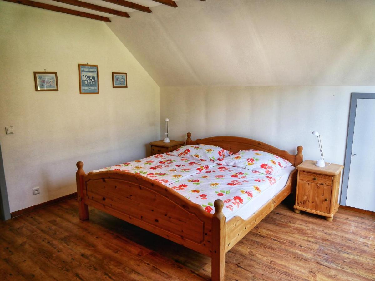 Landhaus Am See Von Robertville Вем Екстериор снимка